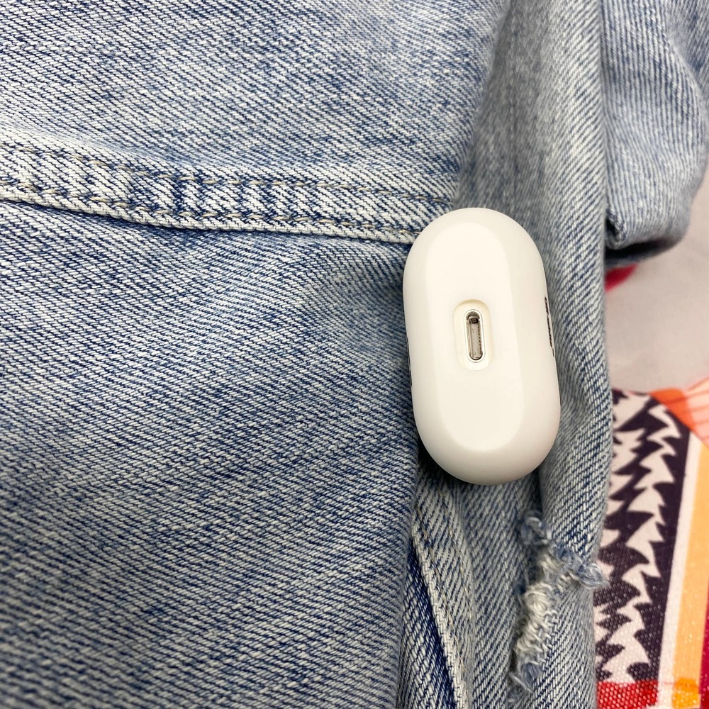 White Airpods Case NEW - Picture 4 of 5
